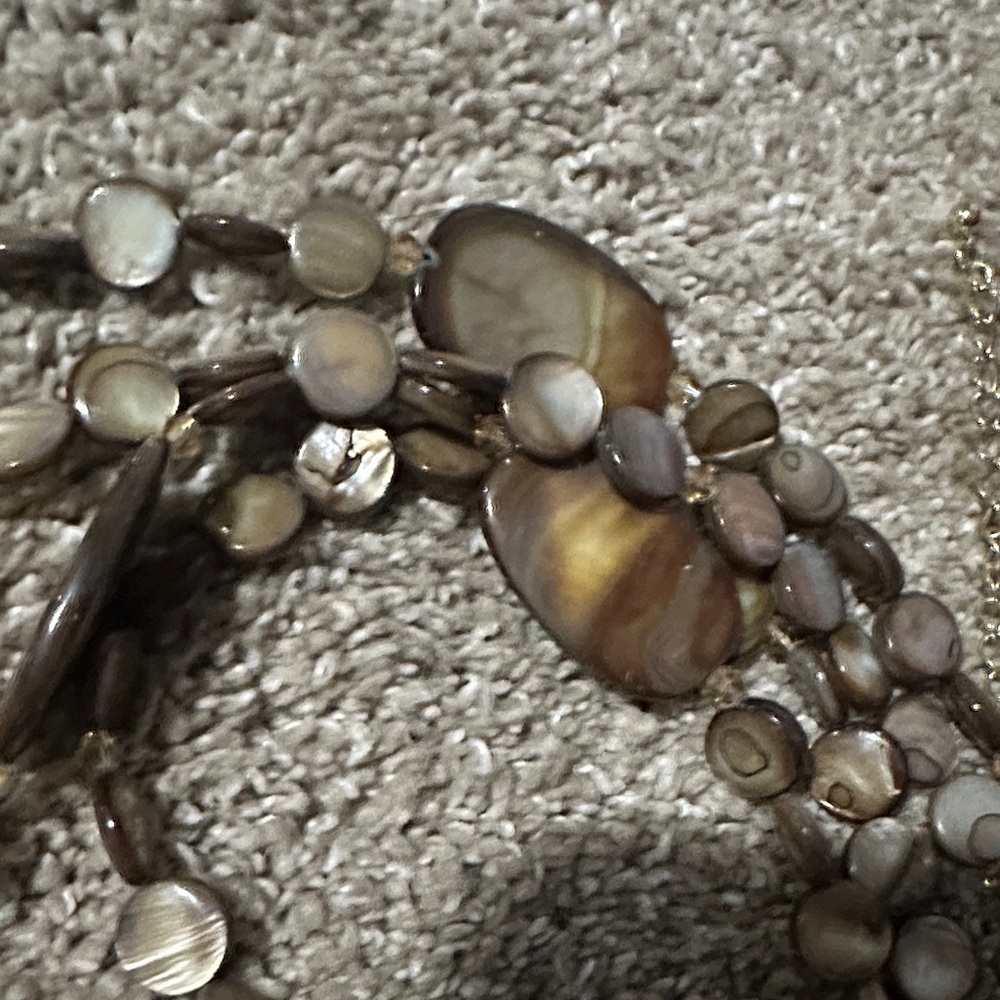 Stained Shell Long Necklace - Picture 4 of 4